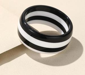 Meilleure vente de bracelets en résine de mode faits à la main de haute qualité couleur personnalisable bon prix - Product Image 3