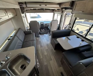 Autocaravana Usada Winnebago V-i-s-t-a 29V 2021, Ajustable, Tipo Cruiser, con Techo Elevable, Euro 6, para 4-6 Personas, Una Habitación, Refrigerador y Cocina - Product Image 3