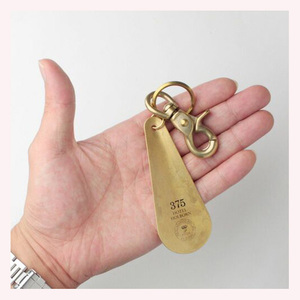 Legacy Series Brass Shoe Horn Artesanía artesanal con diseño ergonómico para una funcionalidad atemporal - Product Image 6