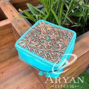 Boîte de rangement pour cosmétiques de maquillage élégant en cuir repoussé à la main Boîte de maquillage faite à la main, boîte de rangement pour salle de bain de couleur turquoise - Product Image 1