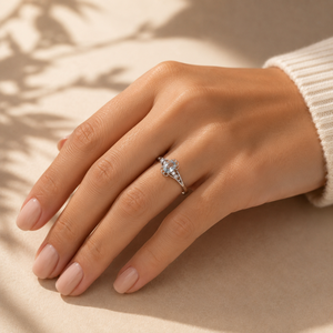 แหวนทรงรีมรกตประดับเพชรรอบวง ชุบโรเดียม แพลตตินัม 14k เครื่องประดับชั้นดี - Product Image 2