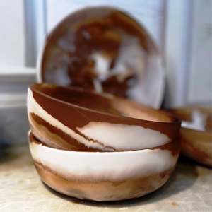 Bol et plat en résine indienne polie faits à la main de luxe - Vaisselle écologique pour la maison et les fêtes - Product Image 4