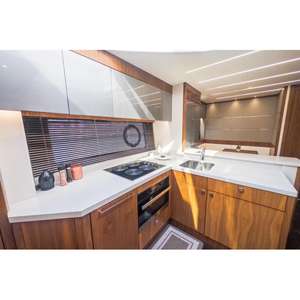 เรือยอชท์ Sunseeker Predator 74 ปี 2020 มือสอง หรูหรา ทำจากไฟเบอร์กลาส ใช้เครื่องยนต์แก๊ส ความเร็ว 35-40 นอต - Product Image 5