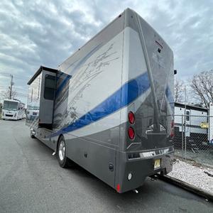 Autocaravana Usada ALCOVEE MOTORHOMES RV's CAMPER 2021 RENEGADEE1 VALENCIA 38RB de Lujo Euro 5 para 4-6 Pasajeros, Piso de Acrílico Blanco, Ligera - Product Image 3