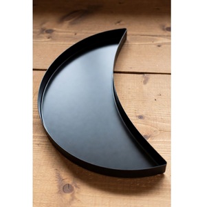 Bandeja Decorativa de Metal Color Negro Diseño Moderno Regalo de Boda Ligera Realza el Servicio Sofisticado Atractivo Minimalista Atrevido - Product Image 1