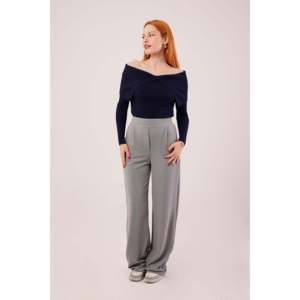 Pull en tricot bleu marine à col en V pour femmes, vente en gros - Product Image 3