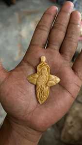 Colgantes de hueso tallados a mano intrincados, joyería de inspiración Tribal de estilo bohemio hecha a medida, accesorios de diseño único con cuentas blancas - Product Image 6