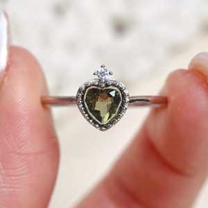 แหวนคริสตัลอัญมณีสีเงิน S925พร้อม moldavite เกรดอัญมณีสำหรับเครื่องประดับที่ไม่ซ้ำกัน - Product Image 3