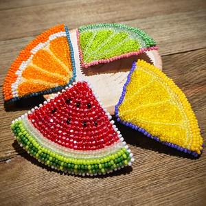 Breloque porte-clés en alliage fleur de lys perlée avec broderie artisanale, accessoire de sac écologique et durable, fabriqué en Inde - Product Image 3