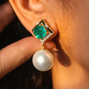 Boucles d'oreilles pendantes avec cadre émeraude - Product Image 6