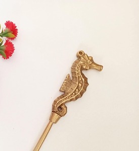 อุปกรณ์เสริมโลหะสีทองดีไซน์ม้าน้ำแบบยาวหรูหราสร้างขึ้นสำหรับการเข้ารองเท้าที่สะดวกสบายและการตกแต่งที่น่าดึงดูดจากอินเดีย - Product Image 6