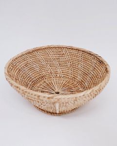 Bol de service en rotin rustique léger, parfait pour le service de pain aux fruits frais et les présentoirs de table décoratifs - Product Image 1