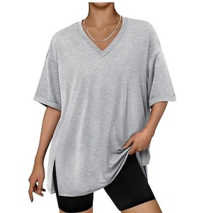 Camiseta de gran tamaño de algodón OEM diseño de moda informal para mujer con logotipo impreso o bordado - Product Image 4