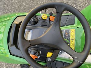 Tondeuse autoportée à rayon de braquage zéro John Deere X350 à essence avec garantie de 3 ans - Product Image 3