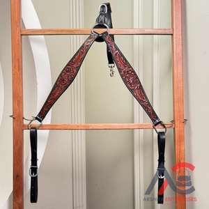 Collier western en cuir de vachette taillé à la main, rouge, floral, sculpté à la main, pour rodéo, ranch, trail et baril - Product Image 1