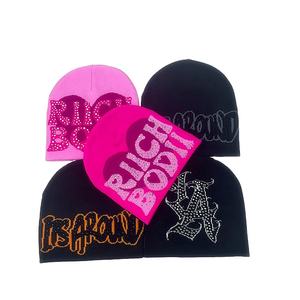 Gorro de punto de moda 2025 con diamantes de imitación para ciclismo al aire libre, gorros monocromáticos de Jacquard con letras cálidas, gorro de tendencia callejera Hip-Hop - Product Image 3