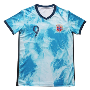 Conjunto de Camiseta y Pantalones Cortos de Fútbol Unisex para Adultos, Impresión por Transferencia de Calor Personalizada, Logotipo Personalizado, Diseño de Color Degradado, 100% Poliéster - Product Image 1