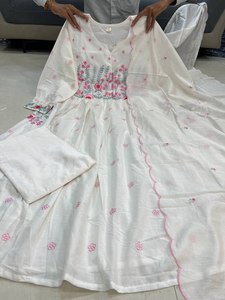 Conjunto de pantalón Kurta Dupatta con trabajo de bordado floral delicado traje étnico elegante para mujer para fiesta festiva y ropa de boda - Product Image 6