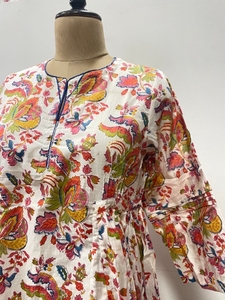 Top Corto Bohemio con Estampado Floral Étnico Indio en Algodón, Cuello en V, Volantes, Informal, para Fiesta, Estilo Natural - Product Image 3