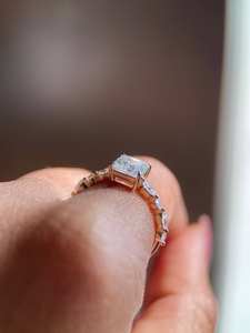 Anillo de Compromiso con Corte Princesa de 2 Quilates Cultivado en Laboratorio, Anillo de Regalo de Amor, Anillo de Diamantes - Product Image 2