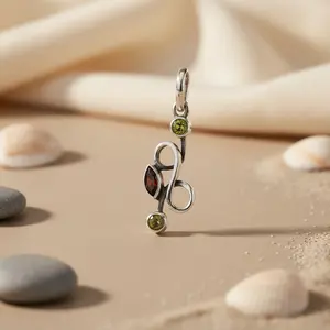 Pendentif en argent 925 fait main pour femmes, avec péridot, grenat, or rose, diamant taille émeraude, style religieux, pendentif de charme - Product Image 1