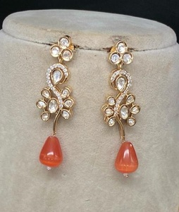 Collier et boucles d'oreilles ethniques en laiton Kundan sertis de diamants américains Bijoux de mariée élégants pour les mariages et les fêtes - Product Image 2