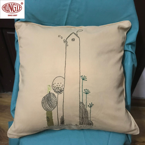 Almohada de Algodón 100% con Bordado Floral y Animal en Varios Colores para Decoración del Hogar, Cojín Elegante que Realza el Diseño Interior - Product Image 4