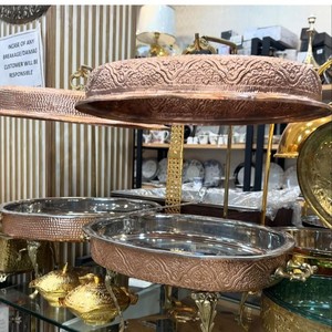 Plat à friture rond traditionnel en cuivre avec base sculptée idéal pour le banquet servant un buffet de mariage et d'hôtel - Product Image 1