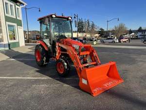 Tondeuse Kubota LX2610SU de 60 et 72 pouces. Ce modèle offre des performances impressionnantes, des options de pneus plus larges et un chargeur frontal élevé. - Product Image 6