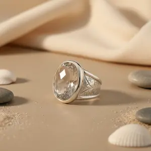 Bague en argent 925 de style bohème romantique avec pierre précieuse marquise facettée, plaquée rhodium, bijou statement avec sertissage clos - Product Image 1