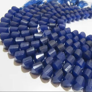 Perles de saphir bleu naturel de haute qualité, forme navette torsadée, 9-10 mm, vendues par brin de 10 pouces de long - Product Image 1