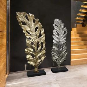 Sculpture de feuille en métal de grande taille pour le plancher, la maison et les hôtels, l'ornement décoratif de sculpture de galvanoplastie en métal abstrait - Product Image 4