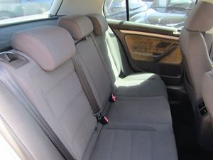 2009 para Rabbit 4 Puertas AWD Turbo R16 Asientos de Tela Interior Claro - Product Image 4