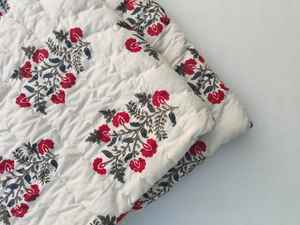 Cubrecama Reversible de Algodón Puro con Estampado Floral Hecho a Mano, Estilo Indio - Product Image 2