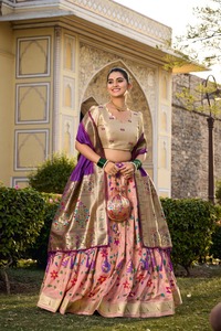 Ensemble Lehenga Choli en soie jacquard semi-cousu de style Bollywood tenue ethnique indienne pour les fêtes de mariage des femmes - Product Image 3