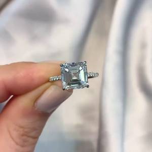 Bague halo en diamant de laboratoire taille Asscher 4.00 carats certifiée IGI D-E-F VVS-VS - Product Image 4