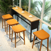 Ensemble de salle à manger moderne pour restaurant, table et chaises en bois et cuir pour hôtel et café