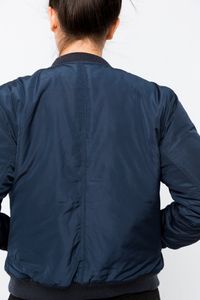 Chaqueta bomber para mujer con colores personalizados y diseño de logotipo, ideal para clima frío, chaqueta bomber para mujer con atractivo moderno - Product Image 3