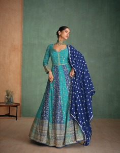 Robe Anarkali de créateur Sayuri avec broderie lourde, ensembles de robes de nuit, disponibles à un prix raisonnable - Product Image 5