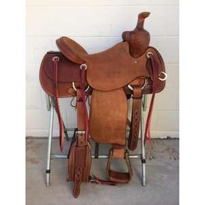 Selle d'équitation anglaise en cuir de buffle véritable BS International, confortable, durable, avec gravure et texture - Product Image 4