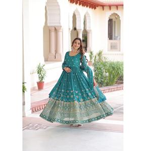 Fournisseur en gros de robes Anarkali avec broderie et travail de séquence pour mariage ou fête et vêtements de fête pour quantité en gros - Product Image 1