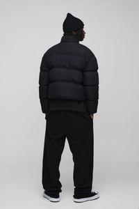 Chaqueta corta negra acolchada para hombre, abrigo de invierno de estilo urbano con cremallera, abrigo de bombardero cálido y a prueba de viento - Product Image 2