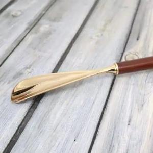 H.M.A Artesanía Calzador de latón hecho a mano con acabado suave y agarre de madera - Product Image 3