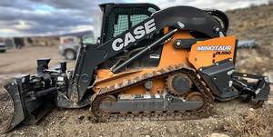 Cargadora Compacta Case 75XT de 2001: Potente Máquina de Tamaño Mediano con Rendimiento Comprobado en Sitios de Trabajo - Product Image 4