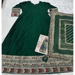 Conjunto de Traje Anarkali de Calidad Superior para Mujer con Kurta Bordada y Palazzo Sólido, Cómodo para Uso Diario - Product Image 3