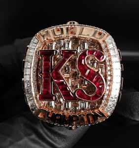 Bague de championnat PSC pour homme, personnalisée de luxe, style Hip Hop, avec initiale, sertie pavé de moissanite VVS taille brillant, plaquée rhodium, effet glacé - Product Image 1