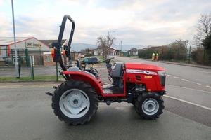Tractor Agrícola Massey-Ferguson 1740 de 40HP - 4x4, Duradero y de Alto Rendimiento - Product Image 2