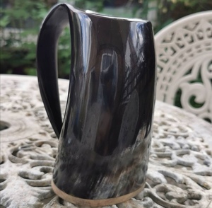 Mug à boire artisanal en corne naturelle, imitation antique, durable, écologique et unique pour la bière, le miel, la bière, les boissons, taille personnalisable - Product Image 1