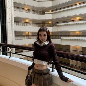 Ensemble chic de pull court en tricot doux et jupe à carreaux pour un style élégant au quotidien - Product Image 2