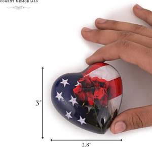 Drapeau américain Urne funéraire en forme de cœur Urne funéraire Cendres Souvenir pour humains et animaux de compagnie Urnes commémoratives Urnes sur pied en métal durable - Product Image 5